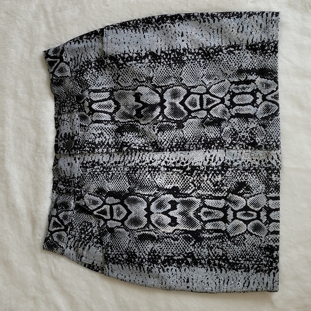 Motel Vivid Black & White Animal Faux Python Snakeskin Punk Rock Mini Skirt